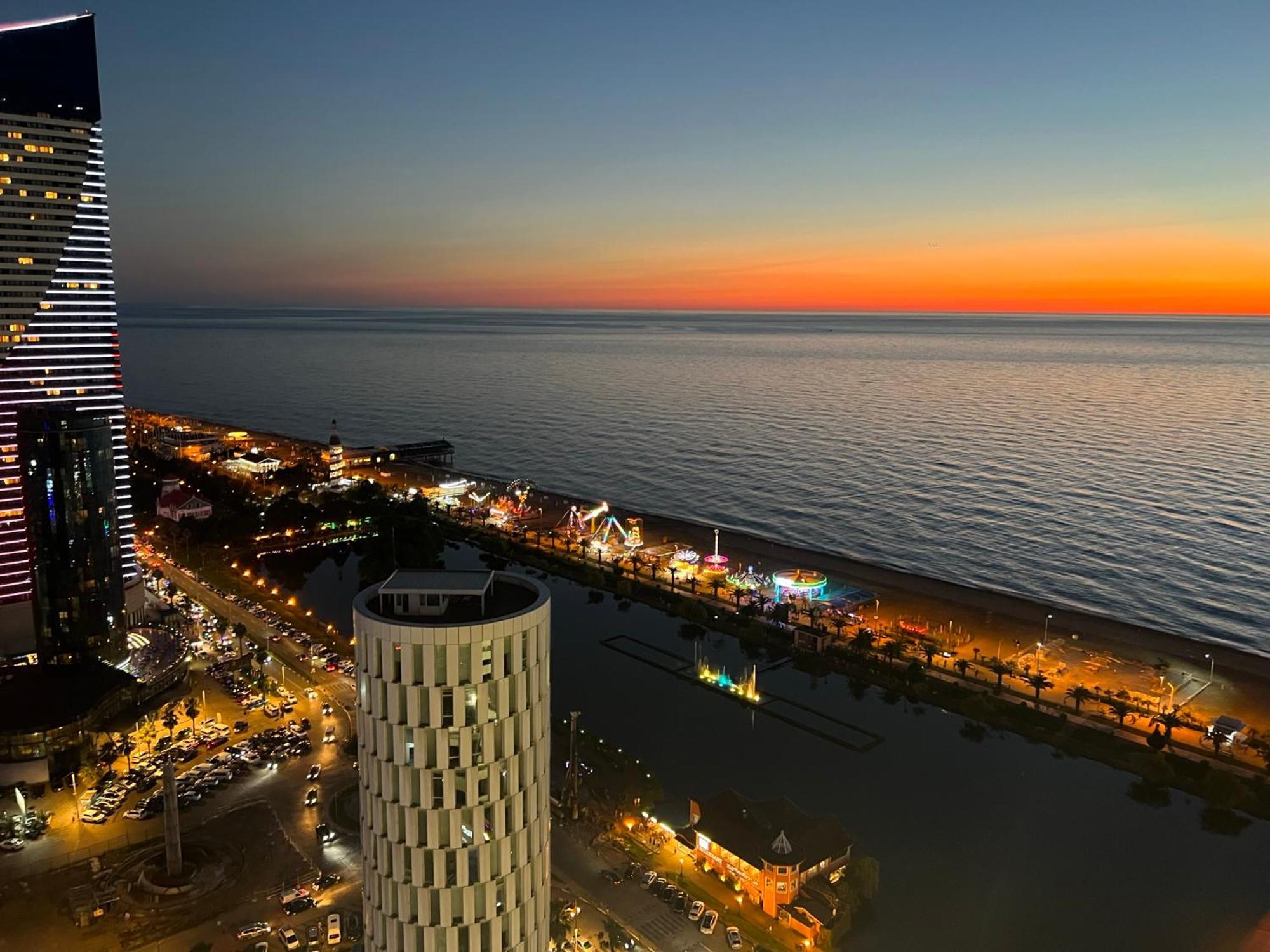 Ng Premium Apartments In Alliance Palace Batumi Kültér fotó