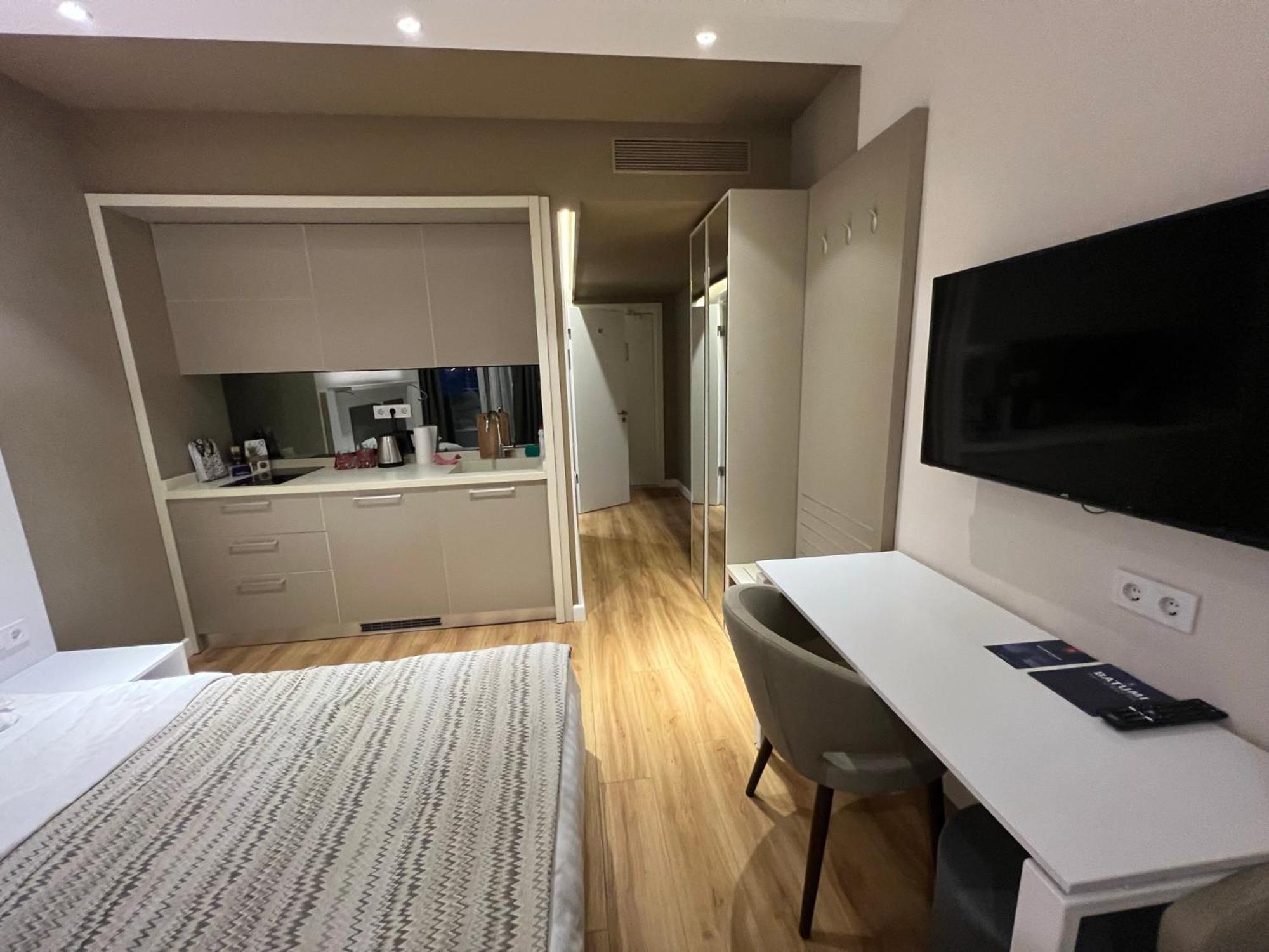 Ng Premium Apartments In Alliance Palace Batumi Kültér fotó
