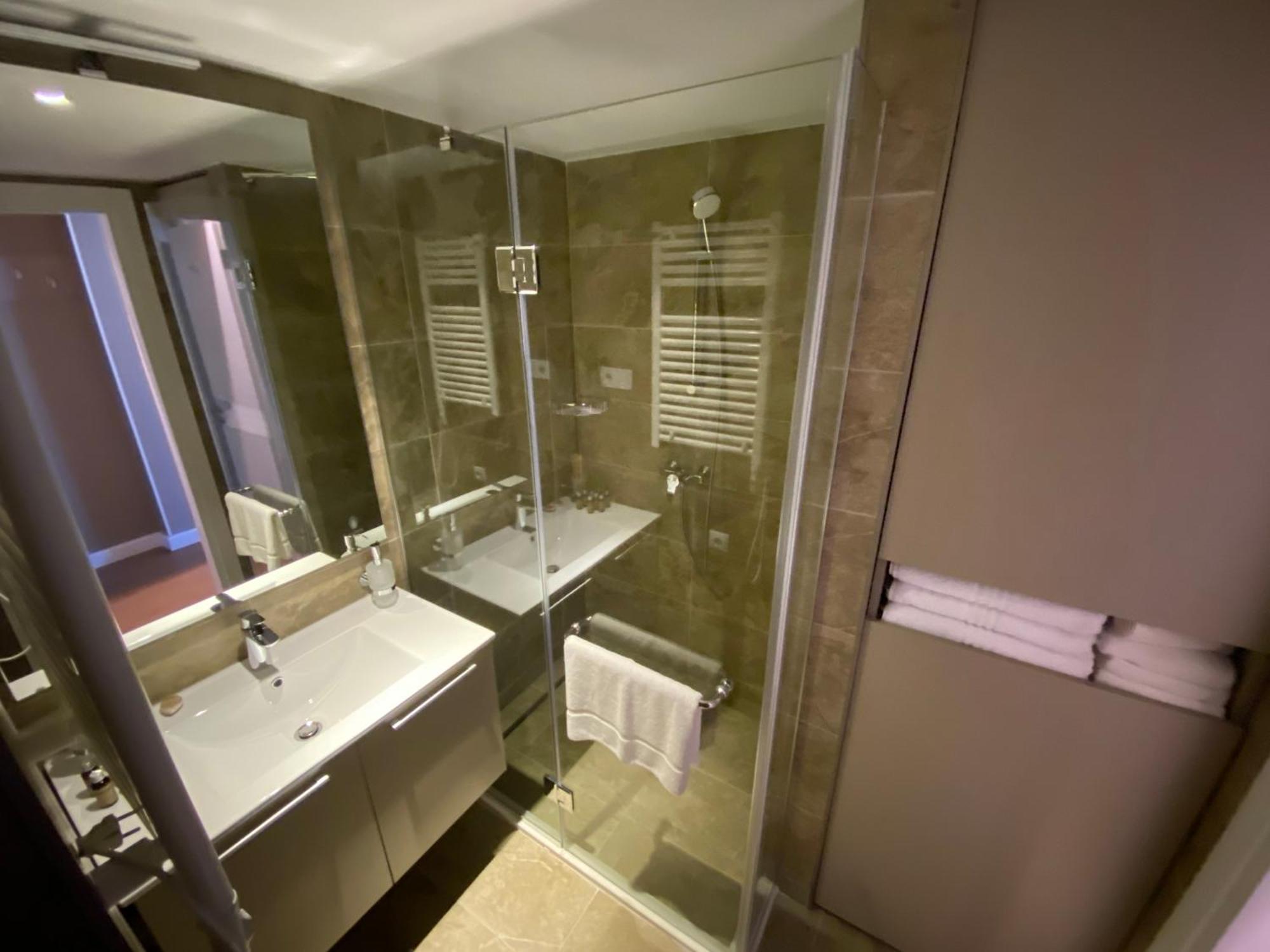 Ng Premium Apartments In Alliance Palace Batumi Kültér fotó